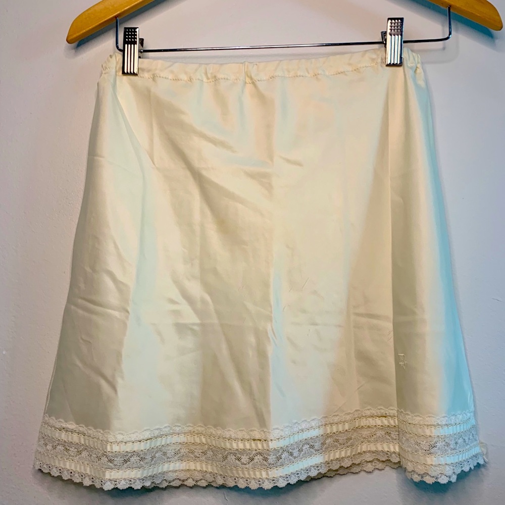 🤍vintage DIOR white lace slit skirt🤍